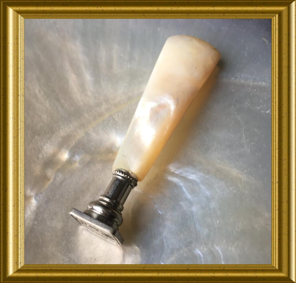 Oude parelmoer lakstempel, Antiek en Kunst, Ophalen of Verzenden