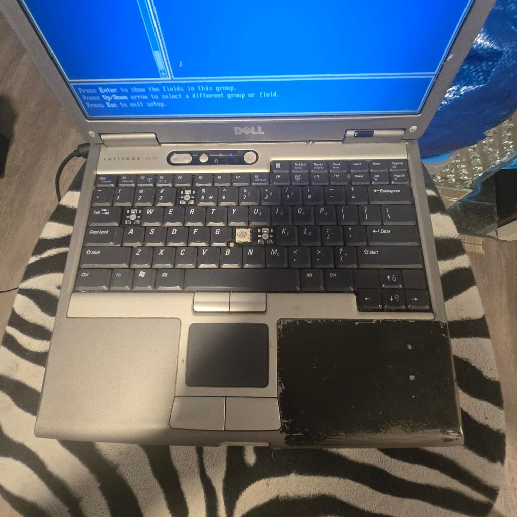 Dell Latitude D610 Laptop - Defect toetsenbord, Computers en Software, Windows Laptops, Niet werkend, 14 inch, HDD, Onbekend, Minder dan 4 GB