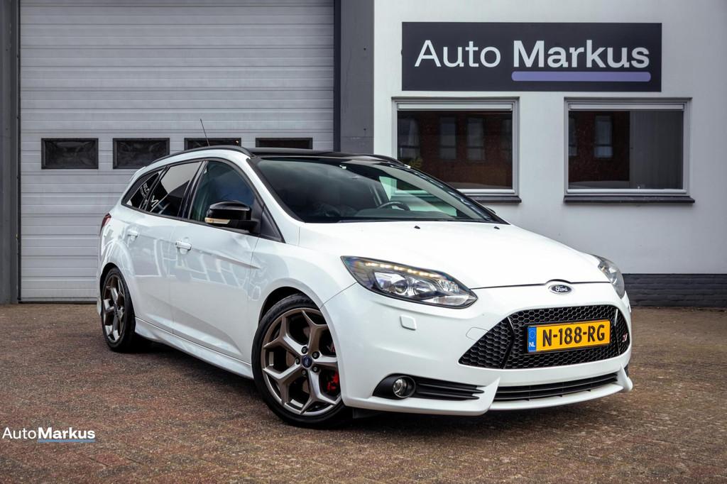 Ford Focus Wagon 2.0 EcoBoost ST-3|Recaro|Camera|Keyless|Led, Auto's, Euro 5, Gebruikt, 4 cilinders, Wit