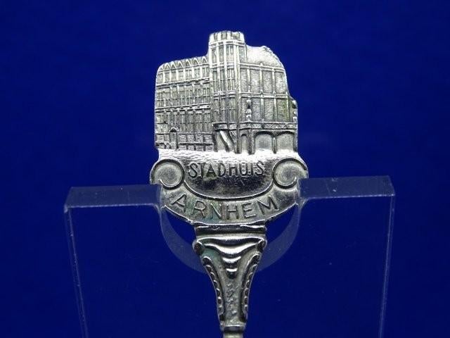 Lepeltje: Arnhem Stadhuis, Verzenden