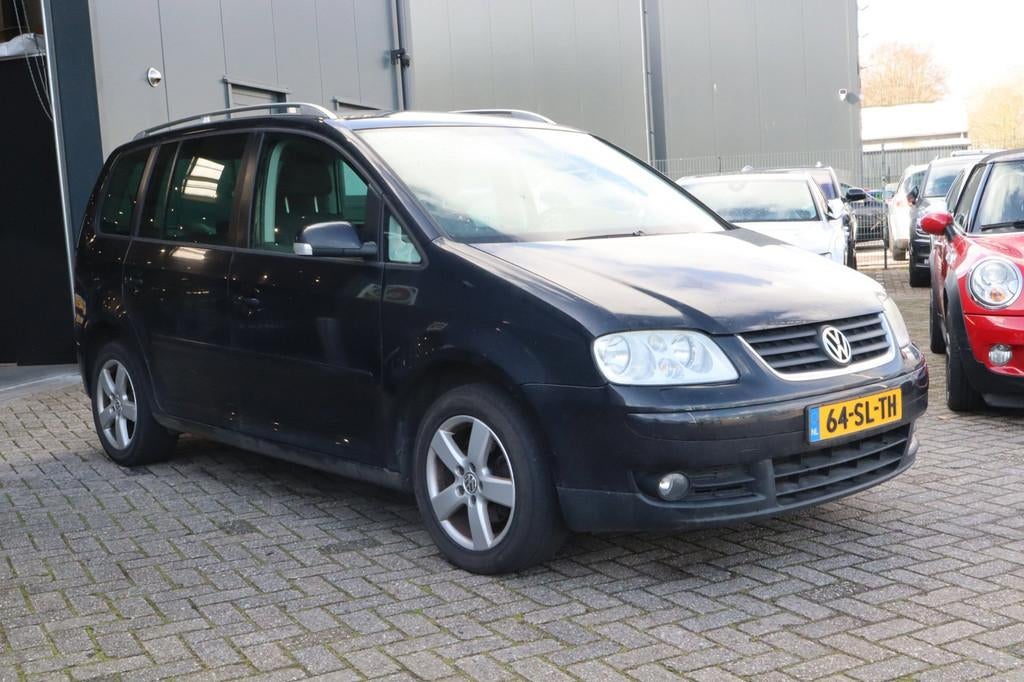 Volkswagen Touran 2.0-16V FSI Highline-Automaat-ketting verr, Auto's, Gebruikt, 4 cilinders, Zwart, Bedrijf