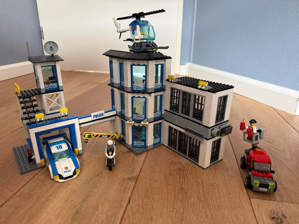 Lego City Politiebureau 60141 - Complete Set met boekjes, Ophalen of Verzenden, Zo goed als nieuw, Complete set, Lego