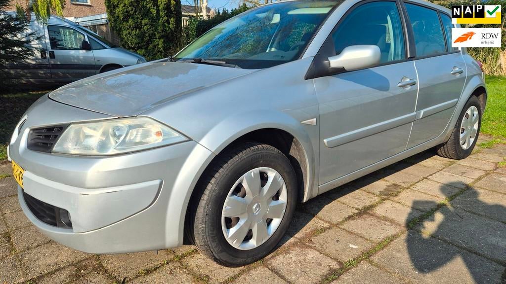 Renault Mégane 1.6-16V Business Line DISTRIBUTIE VERV. 2023, Voorwielaandrijving, Gebruikt, 4 cilinders, 49 €/maand