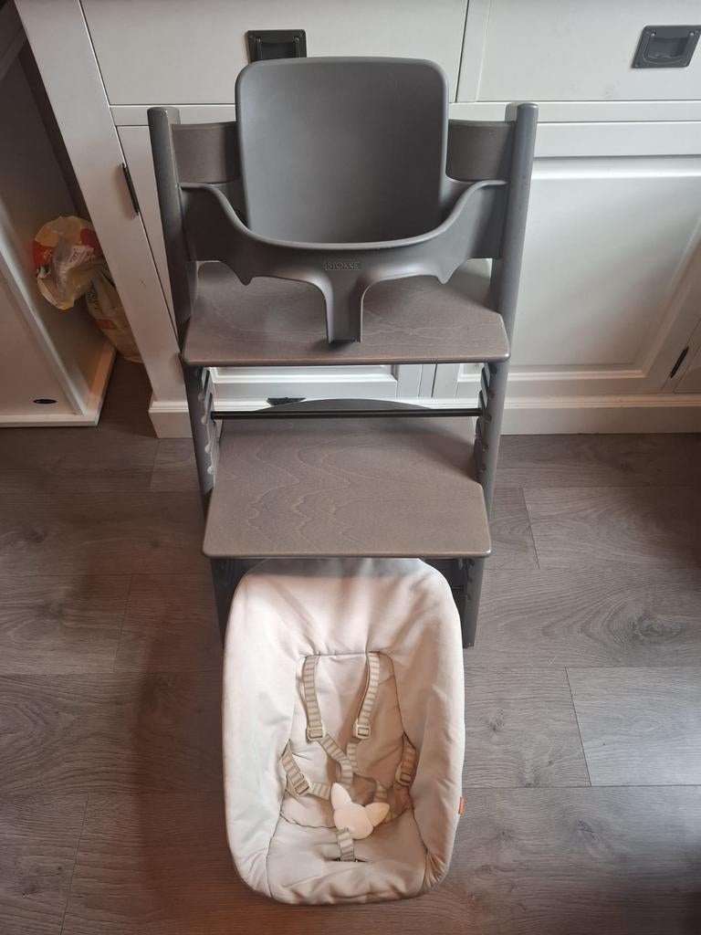 Nette stokke tripp trapp kinderstoel hazy grey, Kinderen en Baby's, Kinderstoelen, Ophalen, Gebruikt, Meegroeistoel