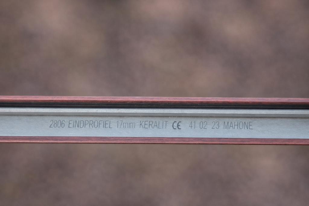 3x 4m Keralit eindprofiel 17mm Mahonie, Ophalen, Kunststof, 250 cm of meer, Lijsten