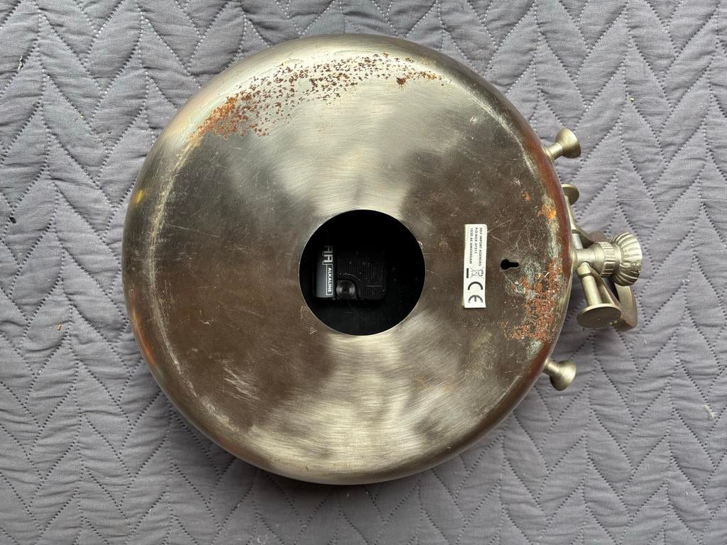 Ronde wandklok met Romeinse cijfers, Ophalen of Verzenden, Gebruikt, Analoog, Wandklok