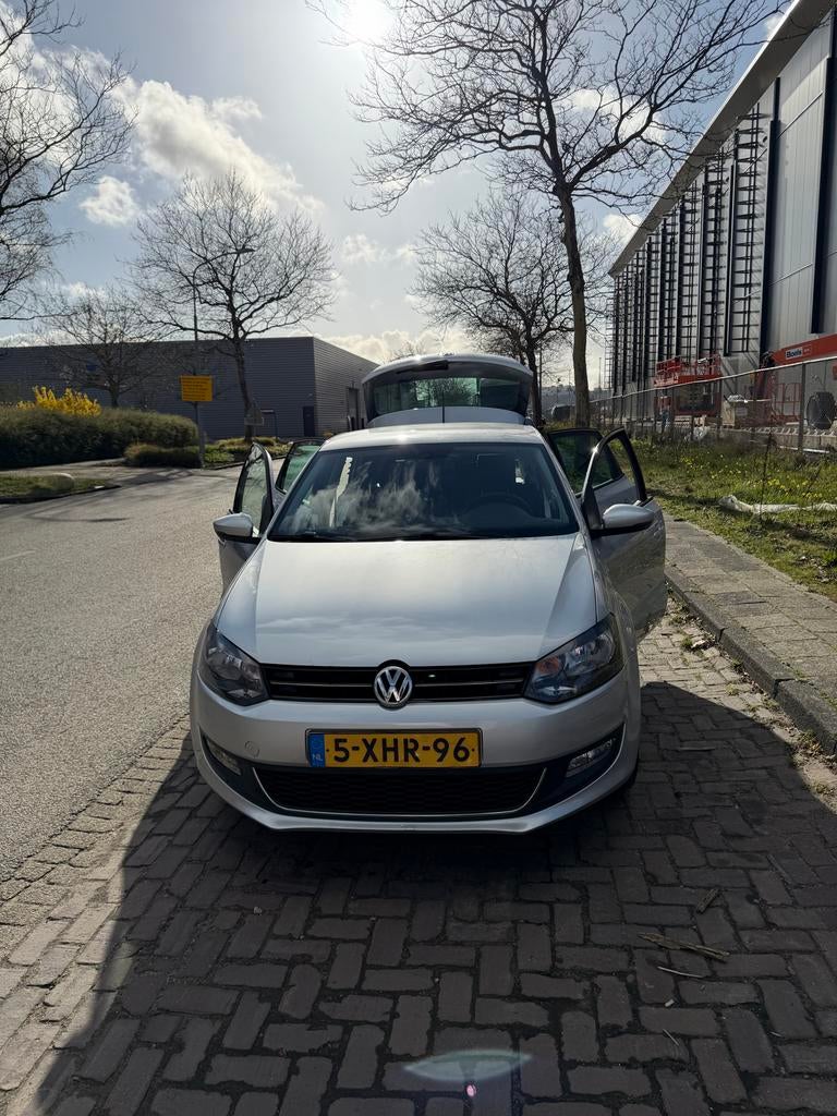 Volkswagen Polo 1.2 51KW 2014 Grijs, Auto's, Voorwielaandrijving, Euro 5, 967 kg, 40 €/maand