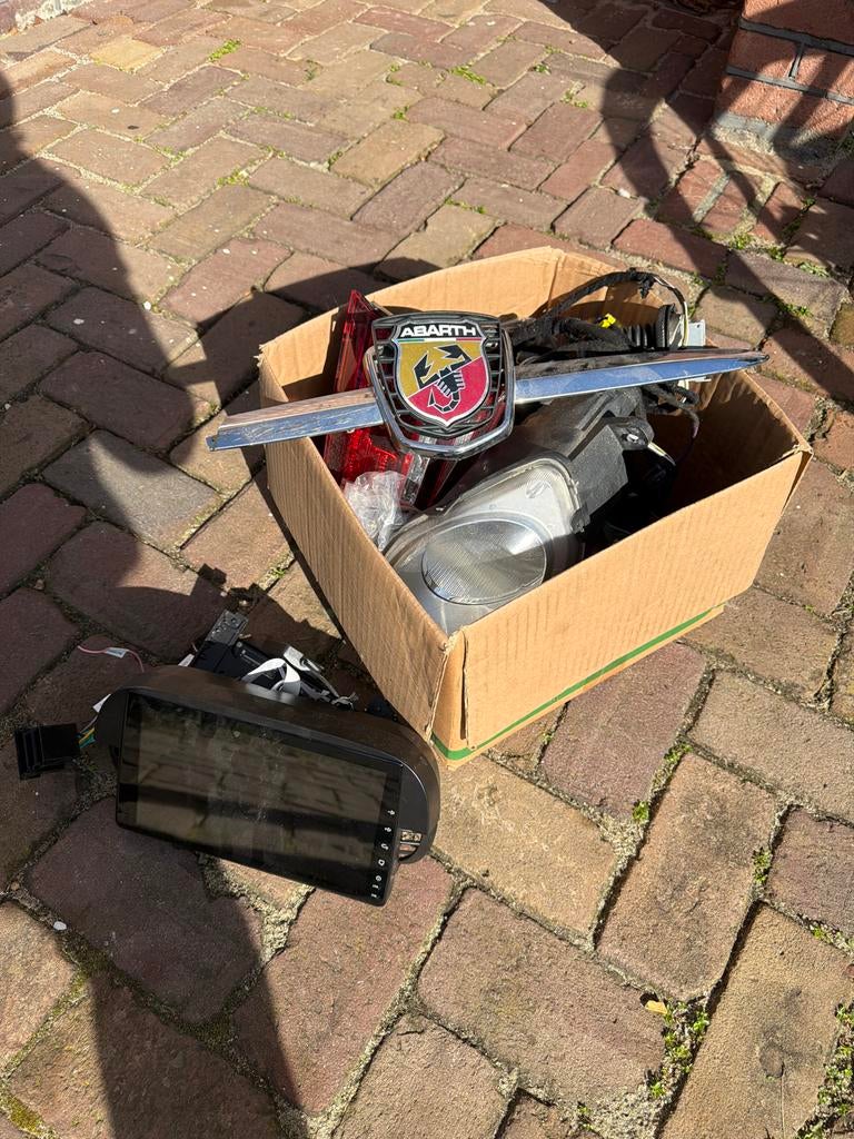 Abarth onderdelen: embleem, achterlichten, koplampen, radio, Ophalen, Gebruikt, Fiat