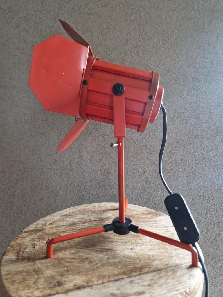 Vintage Rode Studio Spotlight – Industriële Tafellamp, Ophalen of Verzenden, Metaal, Minder dan 50 cm