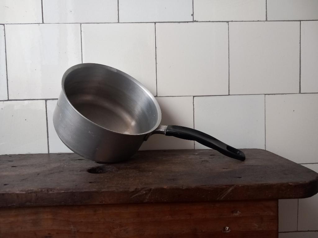 vintage antiek aluminium steel pannetje zwart greep bakeliet, Ophalen