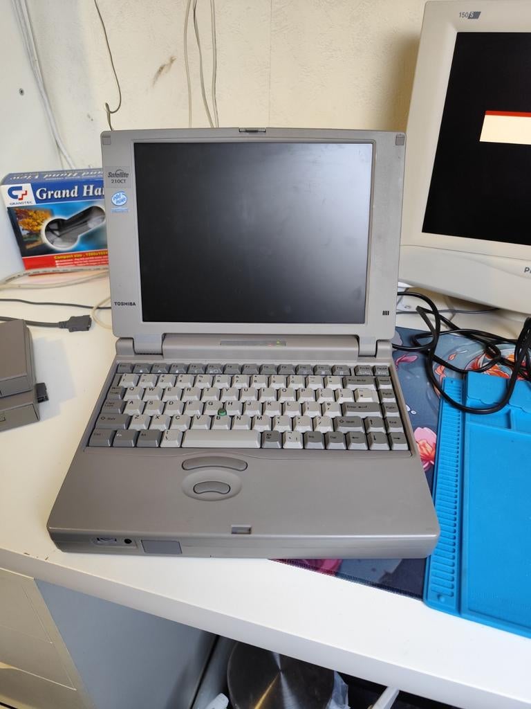 Toshiba satellite 210CT pentium 1 laptop, Ophalen