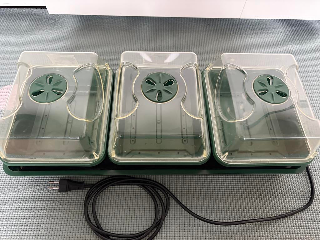 Elektrische propagator kweekbak met 3 mini kassen, Ophalen of Verzenden, Gebruikt, Kweekbak