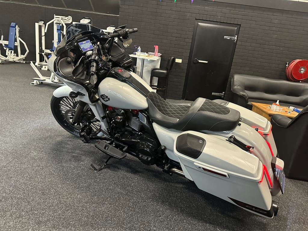 Harley davidson  road glide cvo, Handvatverwarming, Motorrijbewijs A, Particulier, Toermotor