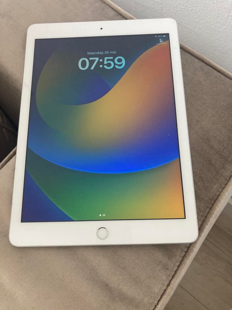 Apple Ipad 5e Generatie White Grey Zeer nette staat, Computers en Software, Apple iPads, 10 inch, 32 GB, Apple iPad, Ophalen of Verzenden