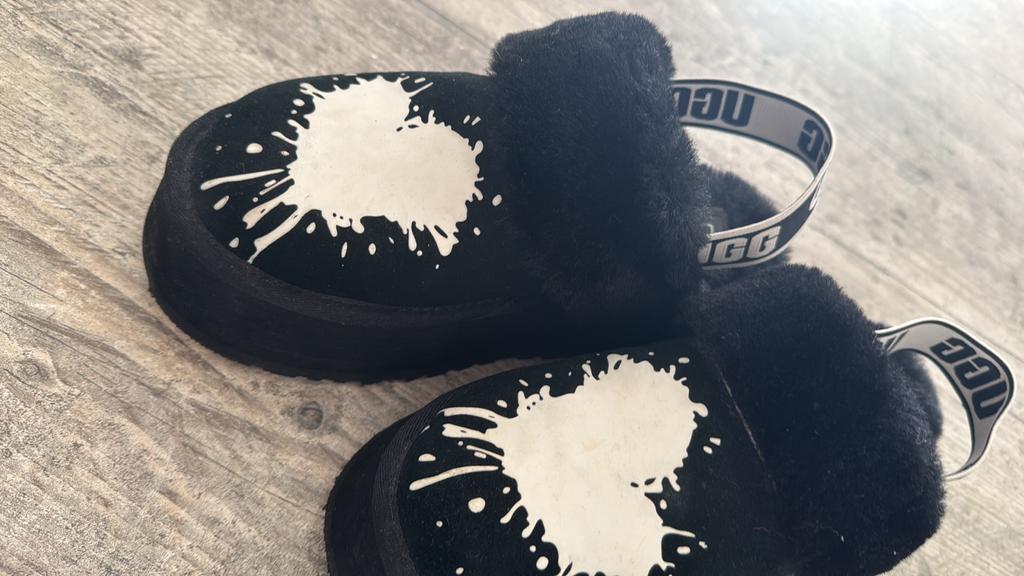 Uggs sloffen, Zwart, Ophalen of Verzenden, Zo goed als nieuw, Pantoffels of Sloffen