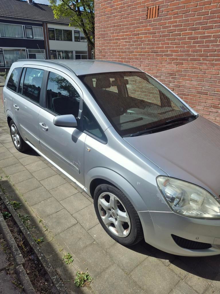 Opel Zafira 1.8 Automaat 7 person Easytronic 2008 Grijs, Auto's, Euro 5, Stof, 4 cilinders, 75 €/maand