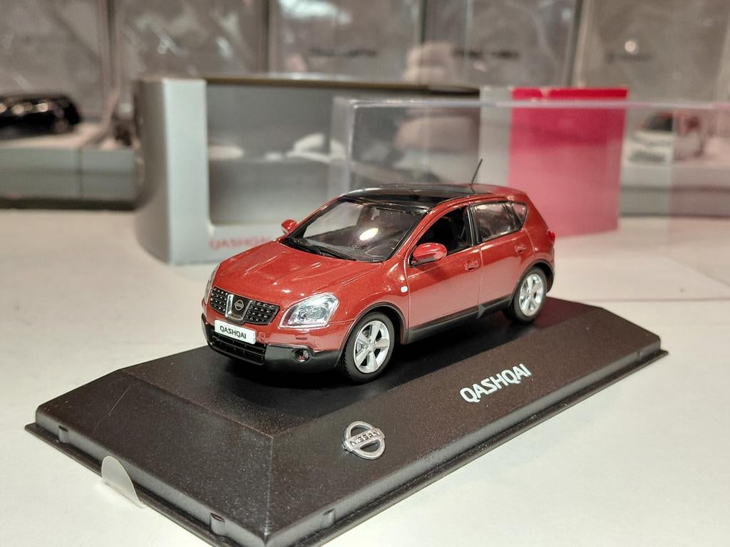 Nissan Qashqai mk1 (J10) 2006-2013 rood 1/43 J-collection, Ophalen of Verzenden, Zo goed als nieuw, Auto, Kyosho
