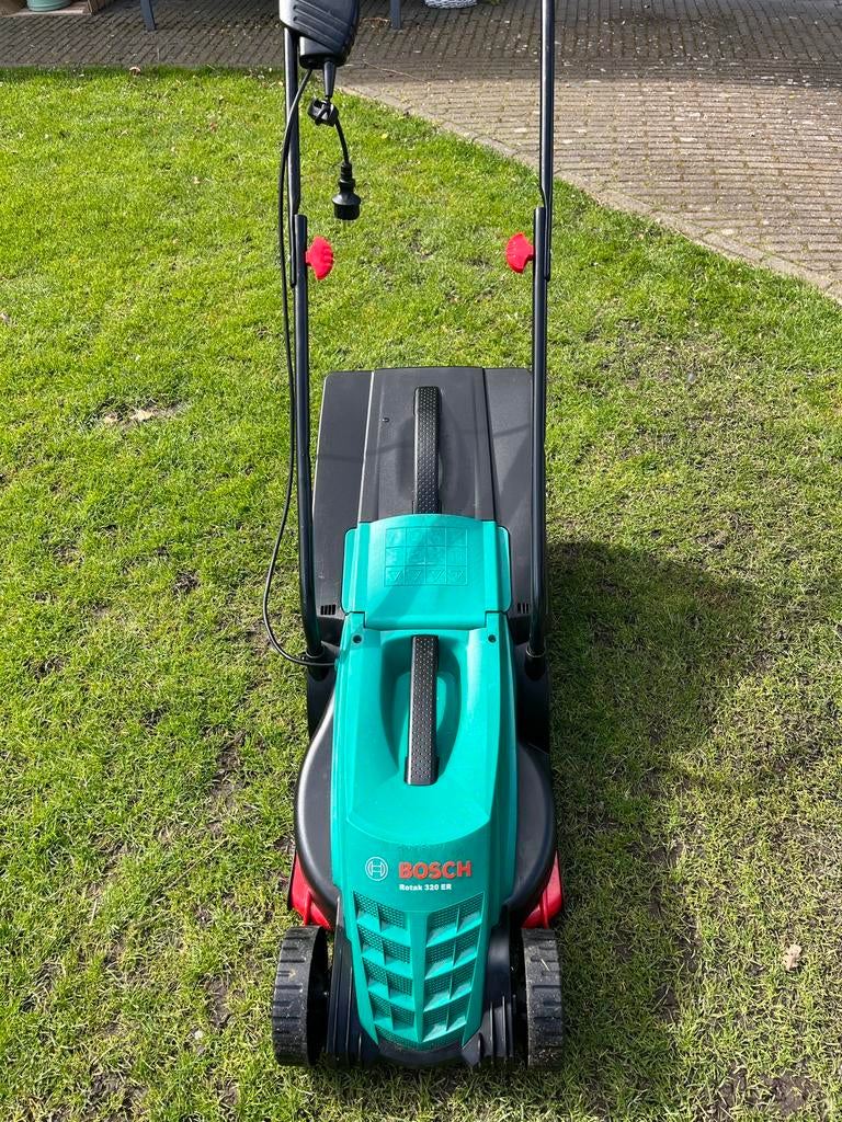 Bosch Rotak 320 ER elektrische grasmaaier, Tuin en Terras, Grasmaaiers, Ophalen, Cirkelmaaier, Gebruikt, Elektrische grasmaaier