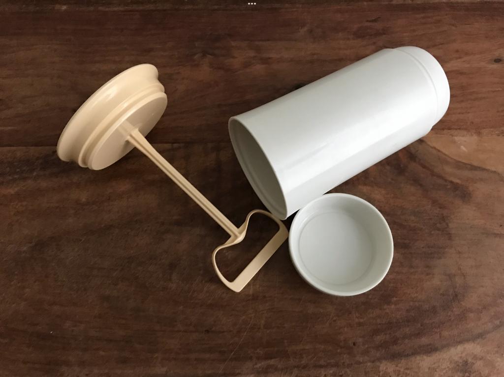 Tupperware bloemsuiker suiker strooier, Huis en Inrichting, Keuken | Tupperware, Ophalen of Verzenden, Zo goed als nieuw, Crème