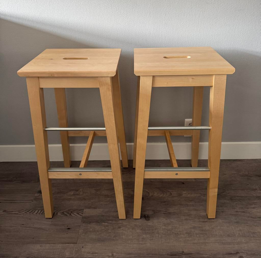 Barkruk / 2 stuks / Ikea Bosse, Ophalen, Met voetsteun, 60 tot 90 cm, Zo goed als nieuw