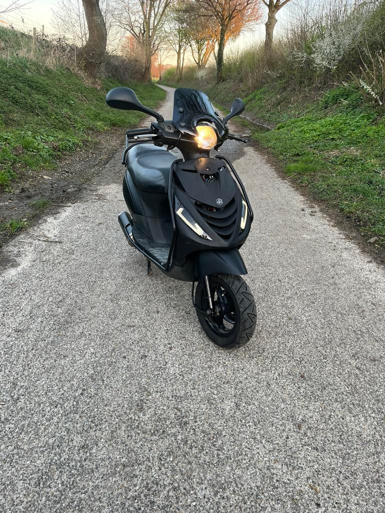 Piaggio zip 50cc 4t Brom, Ophalen, Zo goed als nieuw, Benzine, Zip