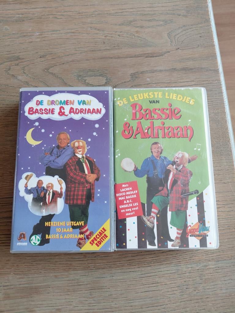 Dromen met & De Leukste Liedjes van Bassie & Adriaan VHS, Gebruikt, Alle leeftijden, Kinderprogramma's en -films, Overige typen