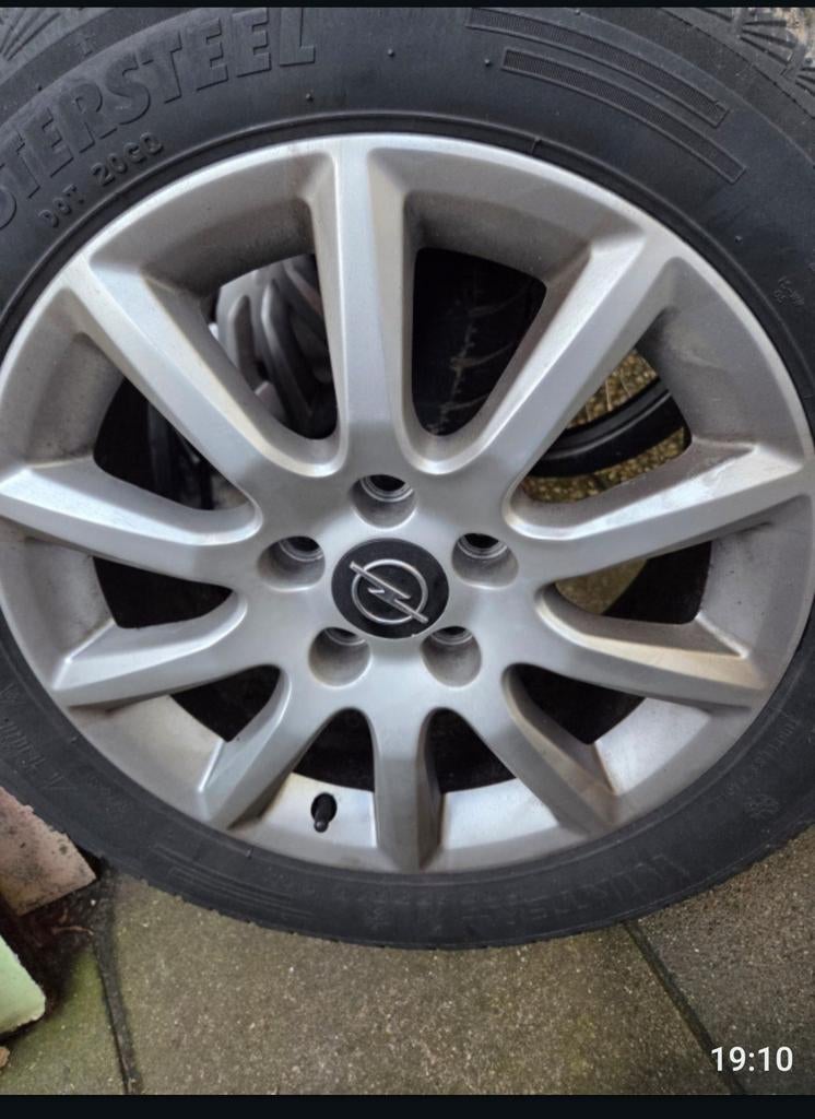 Winter banden Opel zafira, Auto-onderdelen, Banden en Velgen, Ophalen, 16 inch, Banden en Velgen, 205 mm