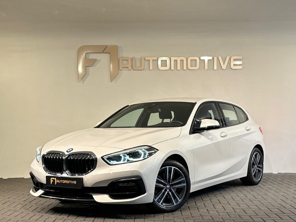 BMW 1-serie 118i High Executive M Sport Sfeer|CarPlay|NAP, Gebruikt, Leder en Stof, Wit, Origineel Nederlands