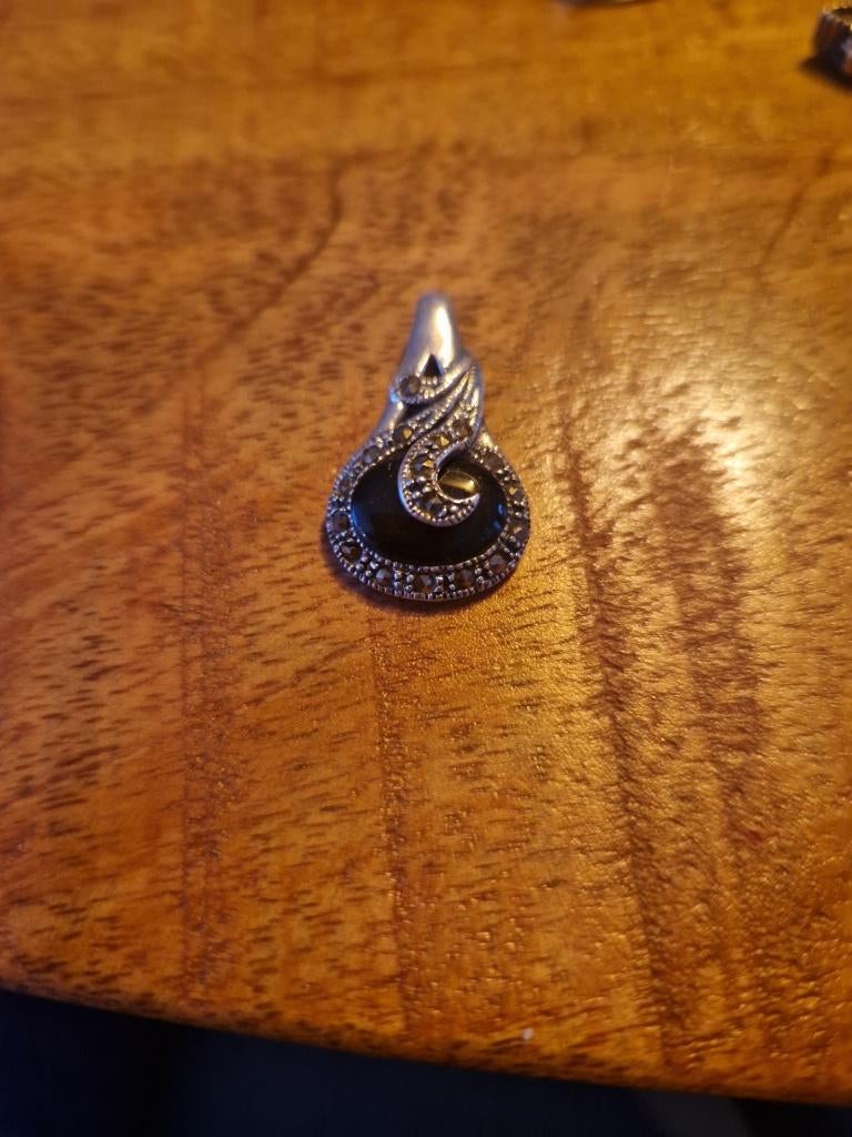 Antieke, zilveren, hanger met onyx en markasietjes, Sieraden, Tassen en Uiterlijk, Antieke sieraden, Ophalen of Verzenden, Zilver