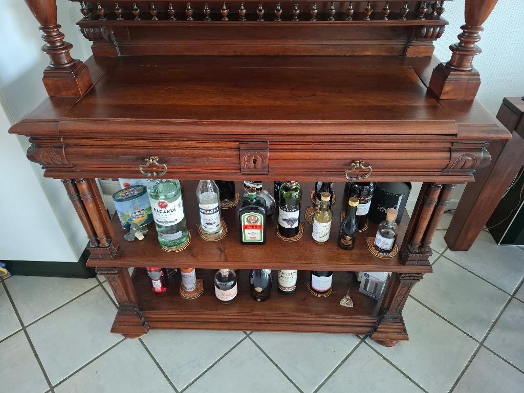 Mechelse (drank) kast, Ophalen