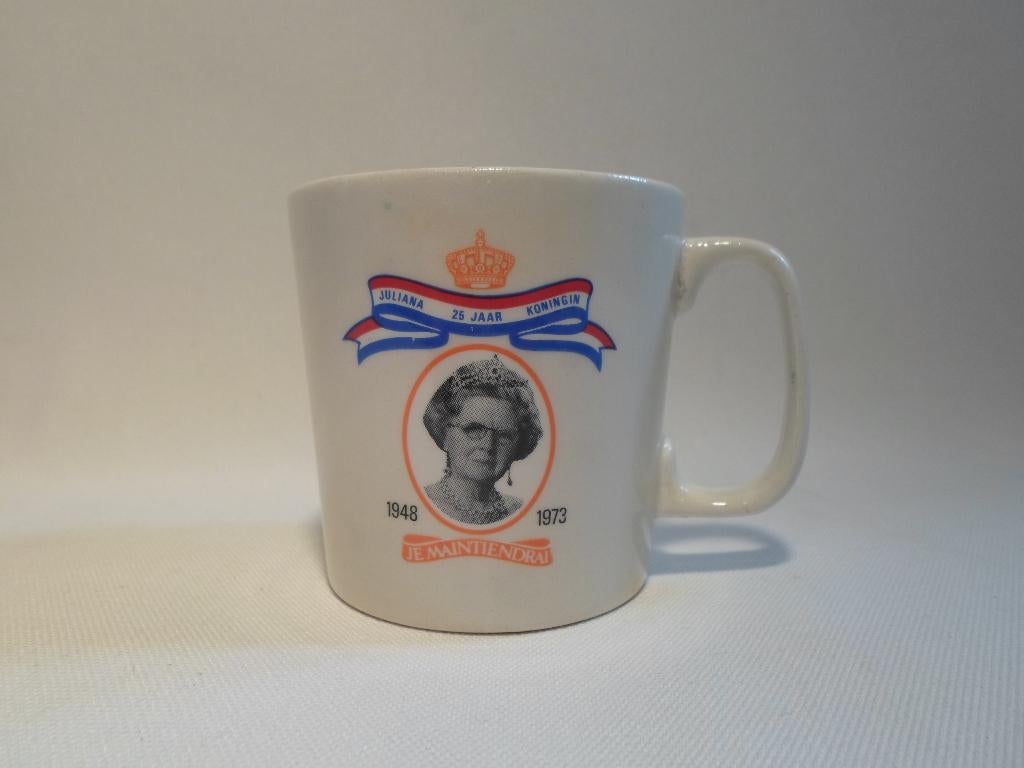 Juliana 25 Jaar Koningin 1948 / 1973 Beker, Verzamelen, Koninklijk Huis en Royalty, Ophalen of Verzenden, Zo goed als nieuw, Nederland