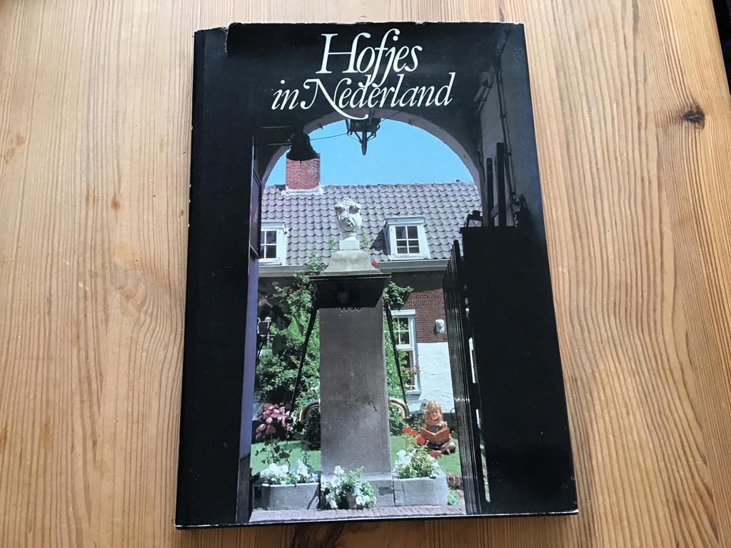 Hofjes in Nederland, Boeken, Geschiedenis | Vaderland, Zo goed als nieuw, Verzenden