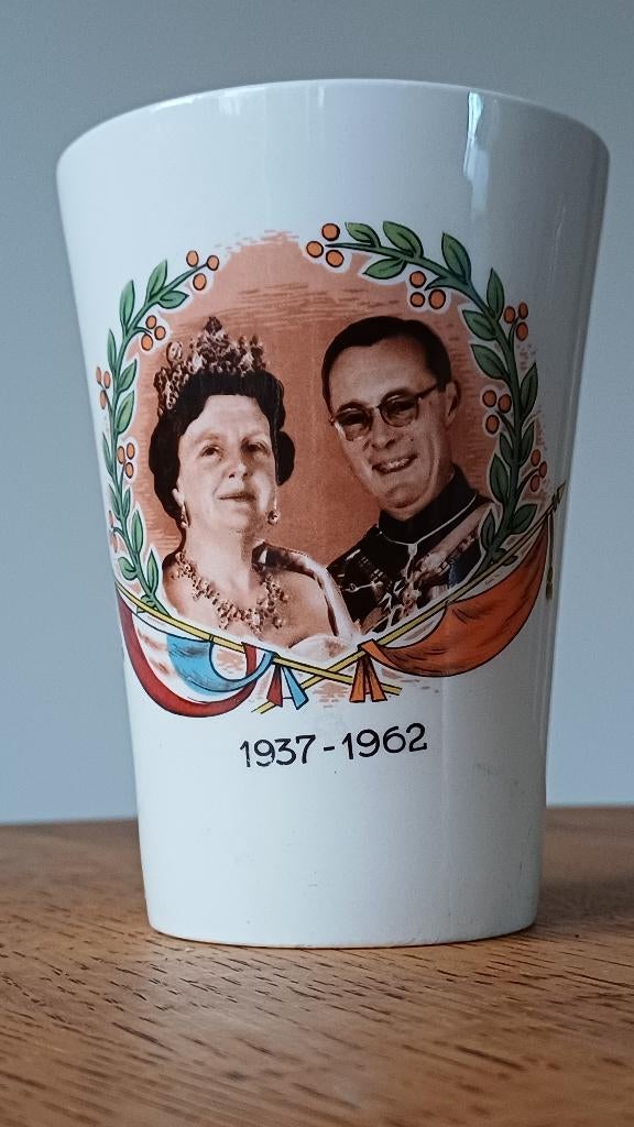 Bekers Juliana en Bernhard 25 jaar en   Willem-Alexander, Ophalen of Verzenden, Zo goed als nieuw, Nederland, Servies