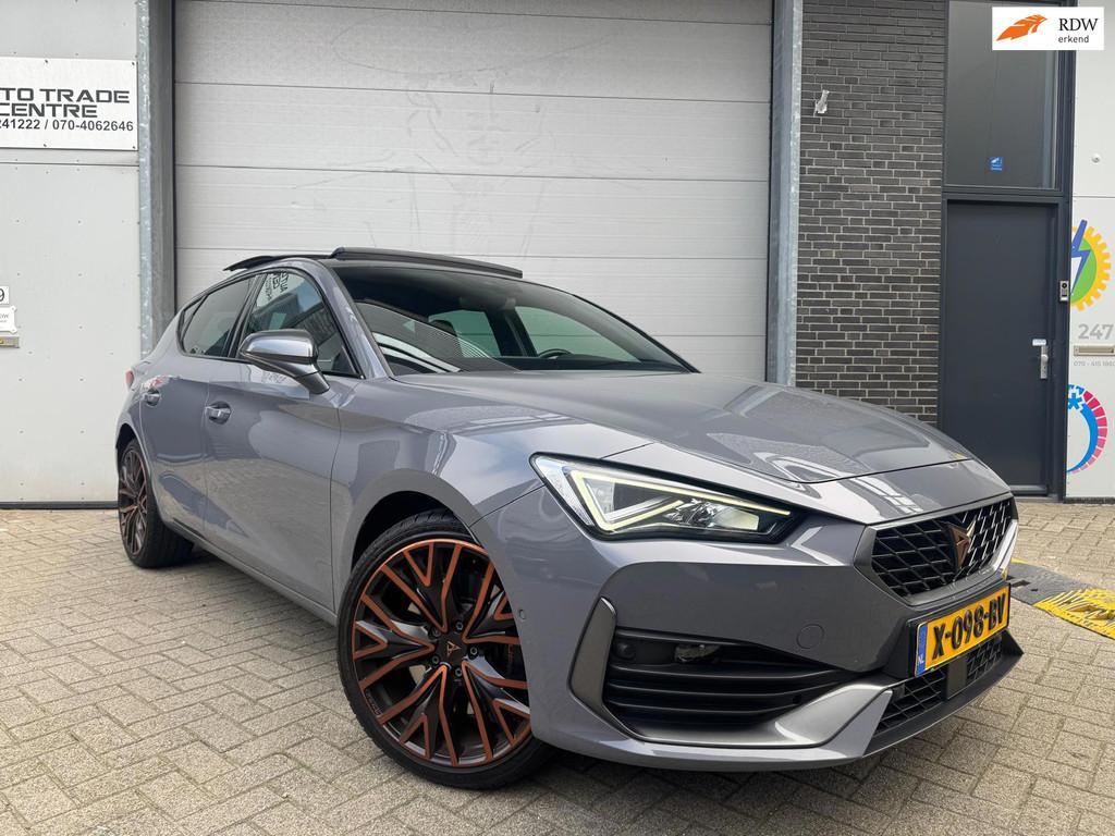 Cupra Leon 1.4 e-Hybrid 245PK VZ | Pano | Dealer OH | BTW Au, 77 km/l, Gebruikt, 4 cilinders, 150 pk