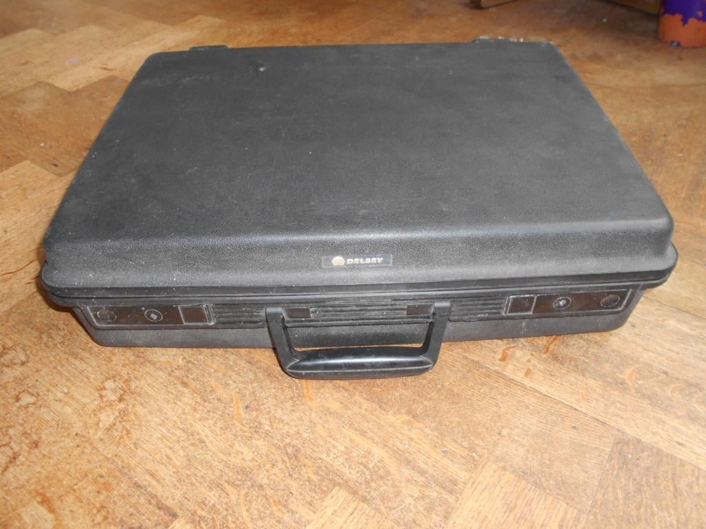 Retro Aktekoffer merk DESLEY jaren 1980 (KBB52), Ophalen, Zo goed als nieuw, Hard kunststof, Minder dan 50 cm