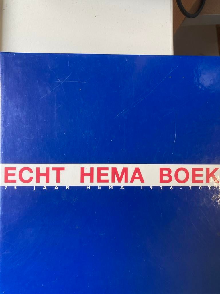 Echt HEMA Boek - 75 jaar HEMA (1926-2001), Ophalen of Verzenden, Gelezen