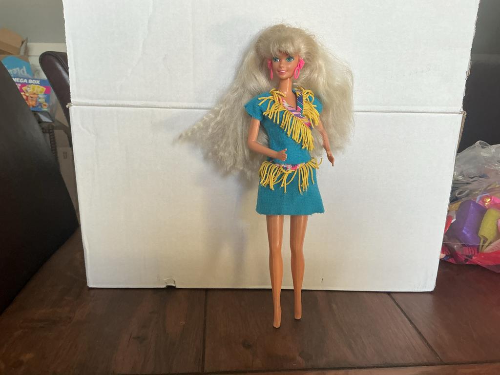 Mattel Barbie op rug 1966 China., Verzamelen, Ophalen of Verzenden, Gebruikt, Pop