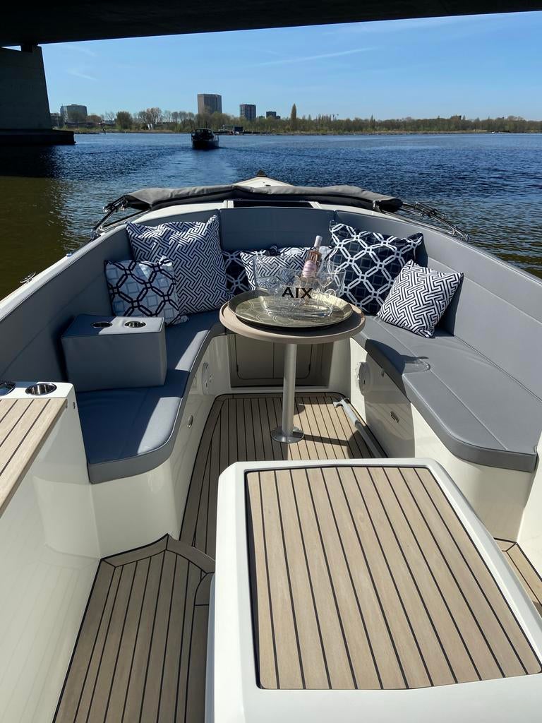 Meubelstoffering, Stof en Leer