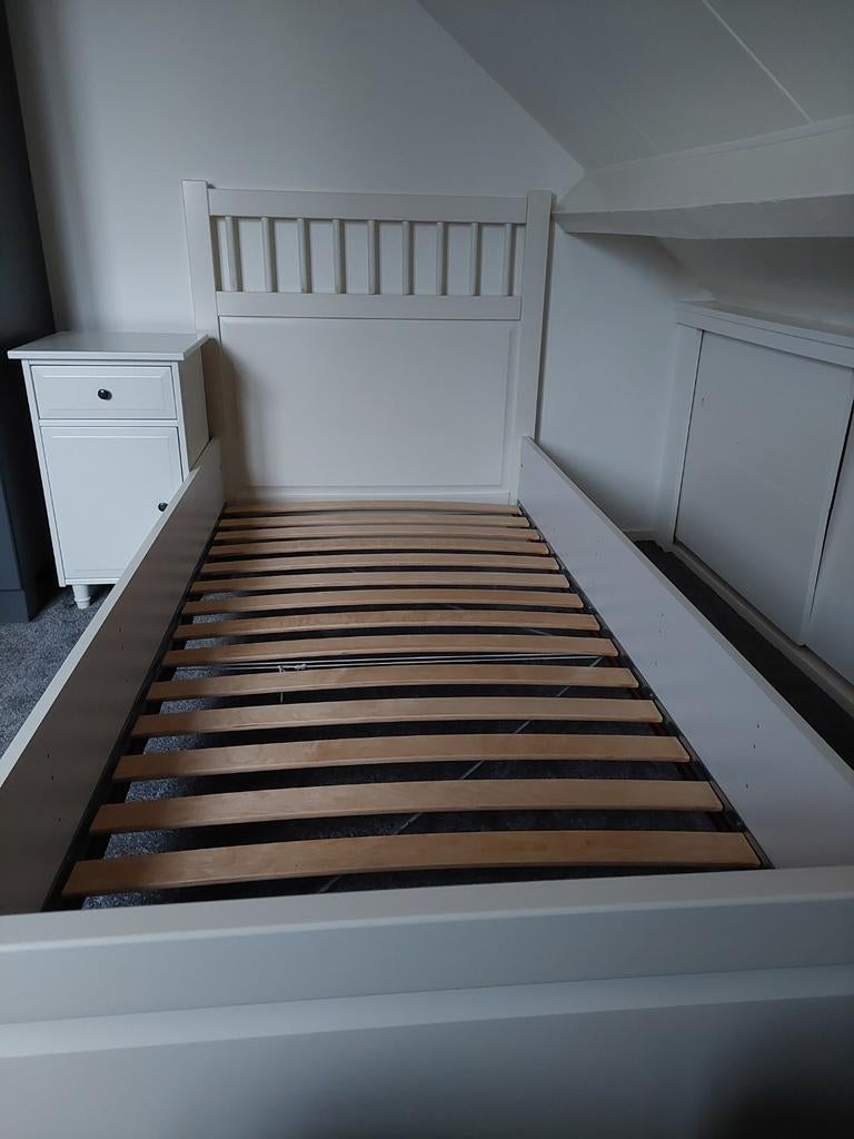 1 persoons wit ledkant met nachtkastje ( ikea), Ophalen, Gebruikt, 90 cm, Eenpersoons