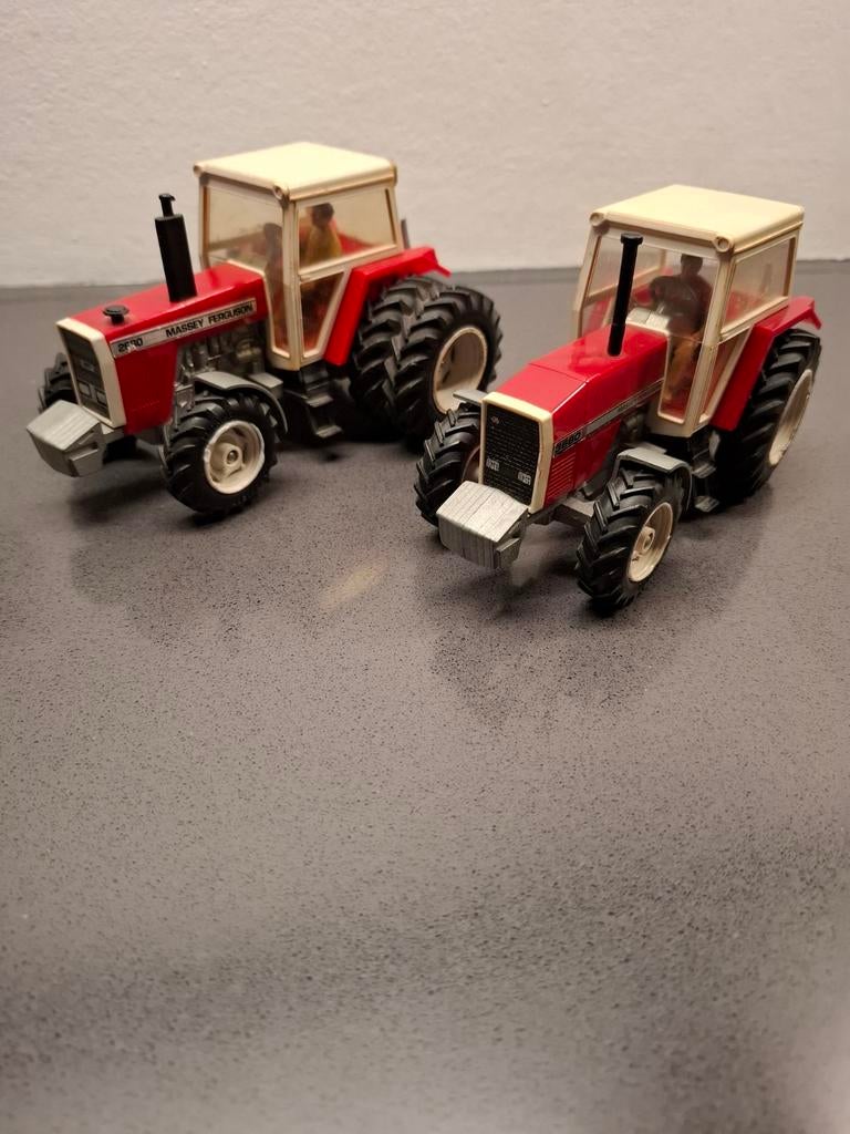 Te koop britains mf en renault tractoren, Ophalen of Verzenden, Tractor of Landbouw, Britains