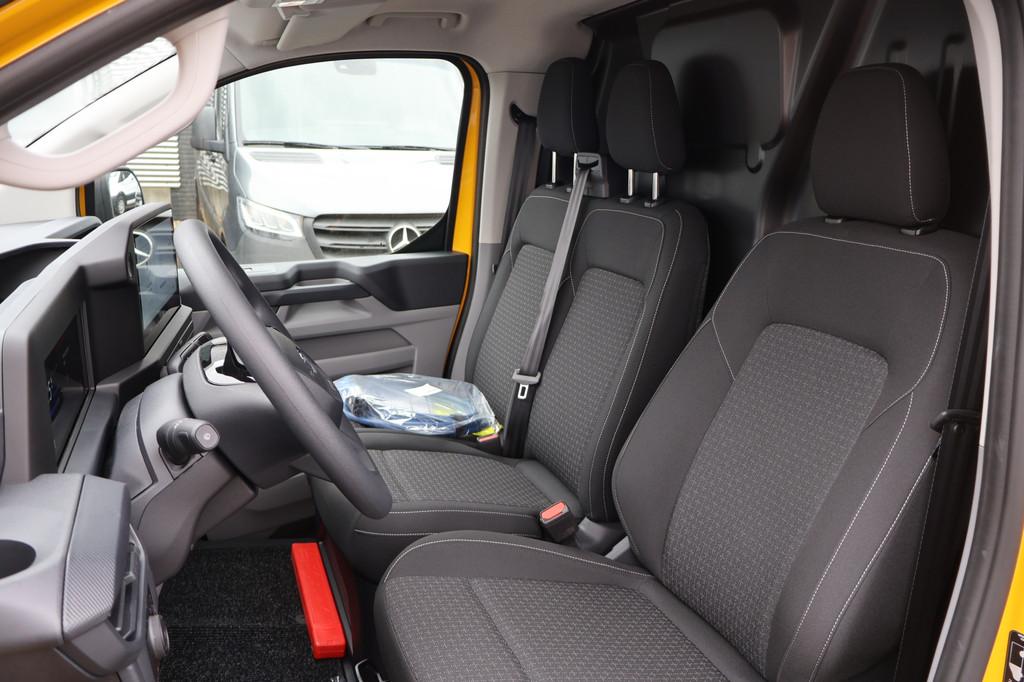 Ford E-Transit Custom 340 L2 H1 Trend 65 kWh Black Line, Automaat, Gebruikt, Overige kleuren, 2124 kg