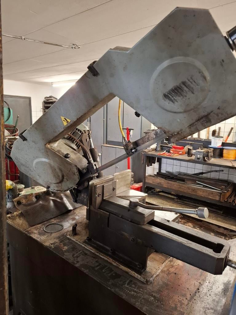 Huvema HU 230 DS lintzaagmachine, Ophalen