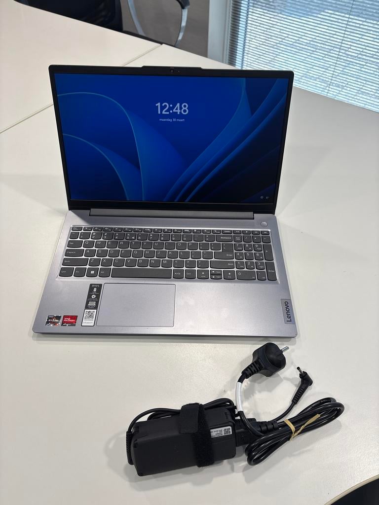 Lenovo IdeaPad Slim 3 15ABA8 - Zo goed als nieuw, Lenovo Ideapad, 2 tot 3 Ghz, Refurbished, SSD