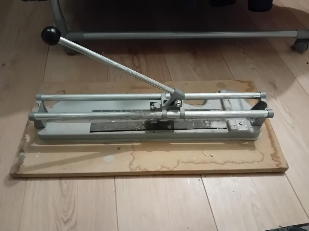 Gebruikte tegelsnijder, mag weg voor klein prijsje
Voor tege, Ophalen of Verzenden, Gebruikt