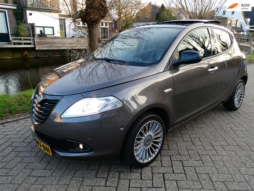Lancia Ypsilon 0.9 Platinum 86pk Automaat Clima Leder Schuif, Auto's, Lancia, Bedrijf, Te koop, Ypsilon, ABS, Airbags, Airconditioning
