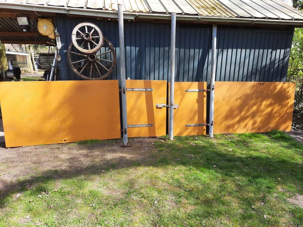 2 stallen 570 l 110 h en 4cm dubbele deur 485 l 110h, Dieren en Toebehoren