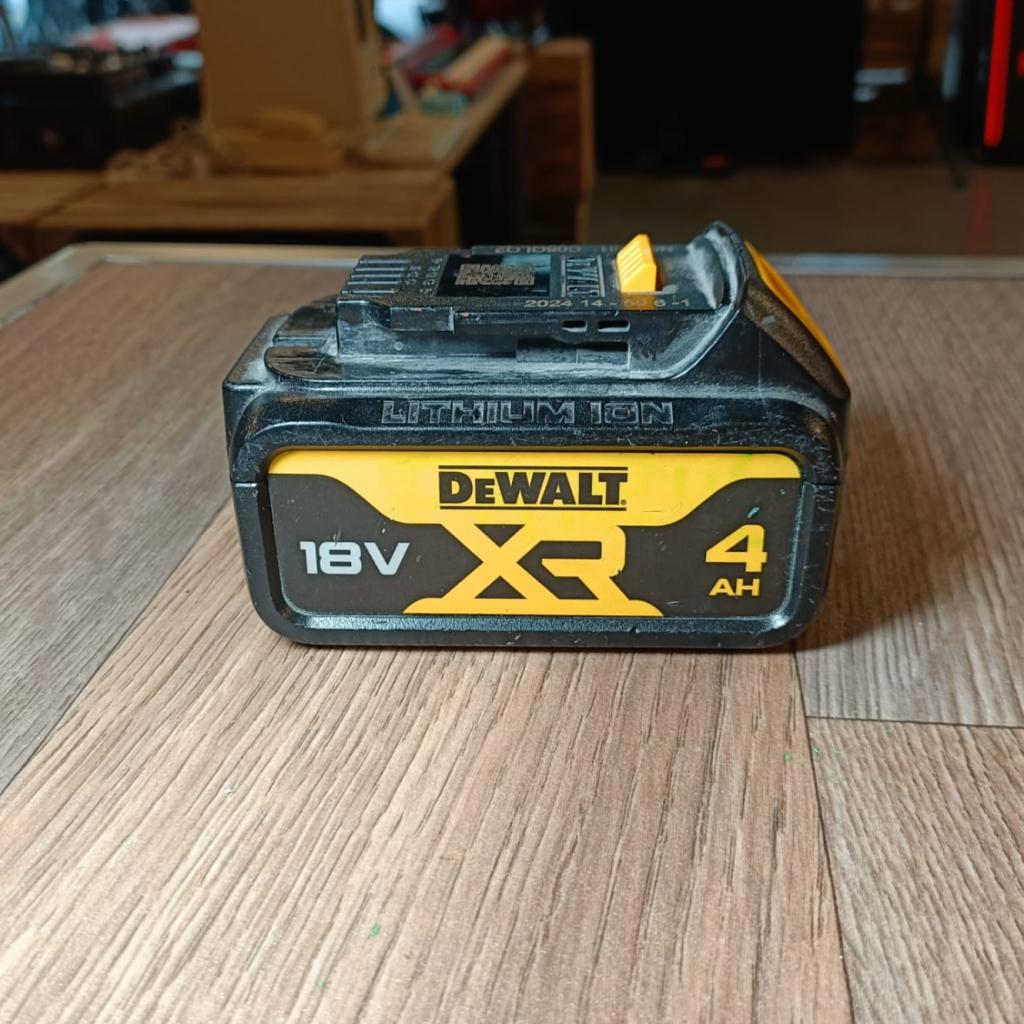 DeWalt DCB18218V 4 AH accu | Nette staat | Met garantie, Dewalt, Zo goed als nieuw, Support@dewalt.com, 701 E. Joppa Road
Towson, MD 21286
USA