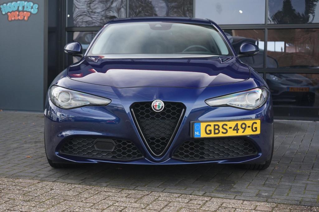 Alfa Romeo GIULIA 2.0T Super, Xenon, Led, Leder, Navi, Clima, Automaat, 745 kg, Achterwielaandrijving, 4 cilinders