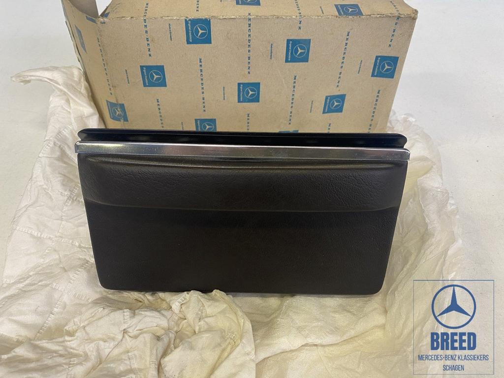 NOS asbak donkerrood Mercedes-Benz W114 W115 /8 1e serie, -, Nieuw, Ophalen of Verzenden, -