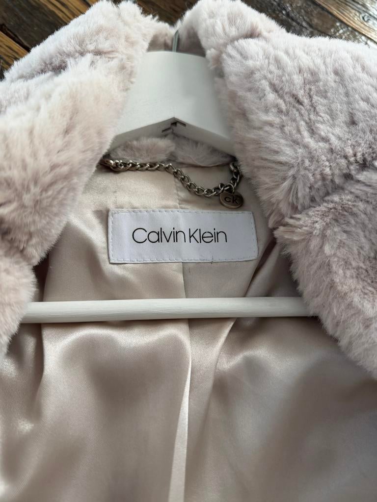 Calvin Klein fake fur bontjas maat S, Ophalen of Verzenden, Zo goed als nieuw, Maat 36 (S), Beige